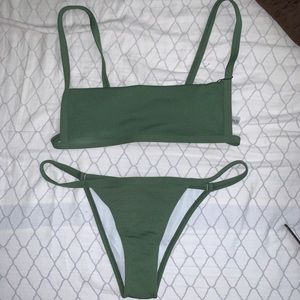 green bikini 👙